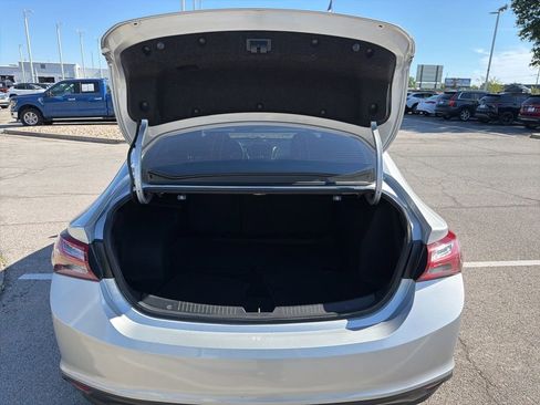 Used 2019 Chevrolet Malibu LT FWD image 12