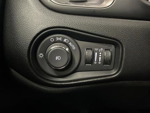 Used 2021 Jeep Renegade Limited w/ Sun & Sound Group image 33