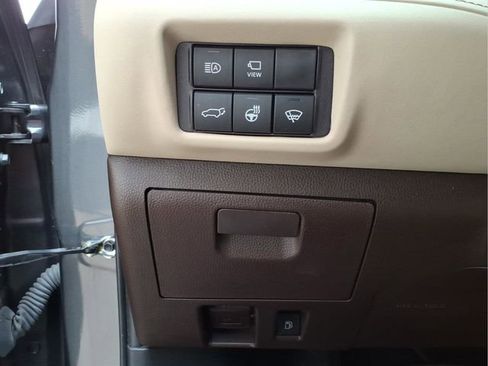 Used 2022 Toyota Highlander Limited image 14