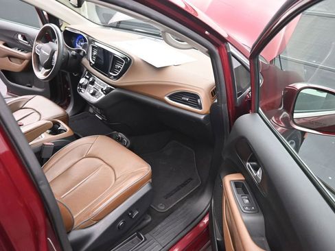 Used 2017 Chrysler Pacifica Limited FWD image 15