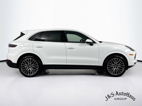 Used 2023 Porsche Cayenne w/ Premium Package AWD/4WD image 8