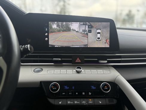 Used 2024 Hyundai Elantra Limited image 34