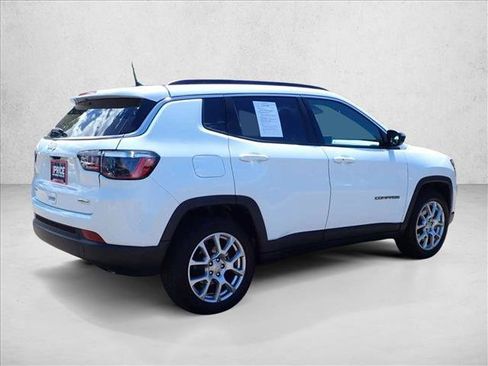 Used 2023 Jeep Compass Latitude AWD/4WD image 4