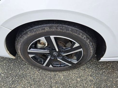 Used 2024 Nissan Sentra SV image 15