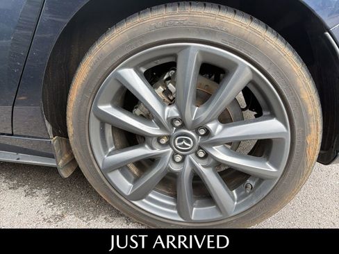Used 2020 MAZDA MAZDA3 Hatchback w/ Preferred Package FWD image 6
