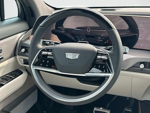 New 2027 Cadillac Vistiq Sport w/ LPO, Floor Liner Package AWD/4WD image 5