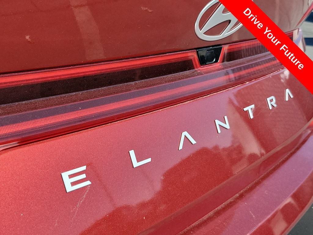 Used 2025 Hyundai Elantra SEL FWD image 25