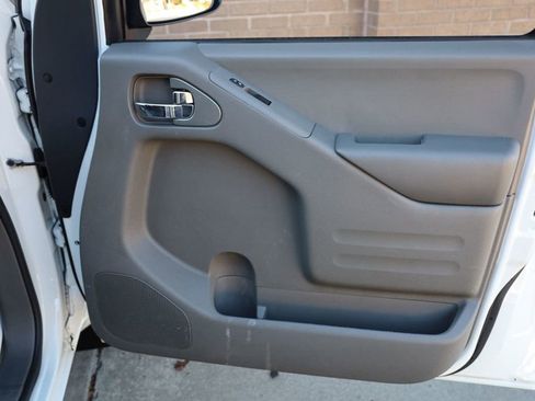 Used 2017 Nissan Frontier SV image 27