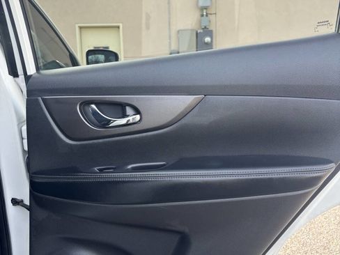 Used 2014 Nissan Rogue SV w/ SV Family Package image 18