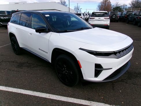 Used 2024 Jeep Wagoneer Launch Edition image 2