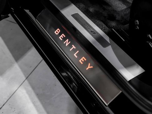 Used 2024 Bentley Flying Spur V8 image 35