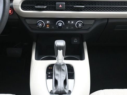 Used 2025 Honda HR-V LX image 15