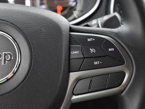 Used 2019 Jeep Cherokee Latitude Plus image 18