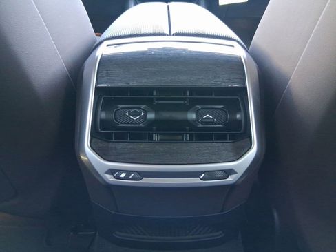 New 2026 BMW 750e xDrive w/ Premium Package image 29