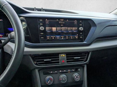 Used 2022 Volkswagen Taos SE image 10