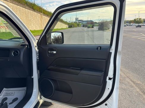 Used 2011 Jeep Patriot Latitude AWD/4WD image 29