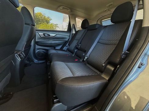 Used 2019 Nissan Rogue S image 7