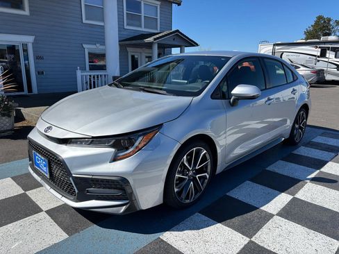 Used 2020 Toyota Corolla SE FWD image 2