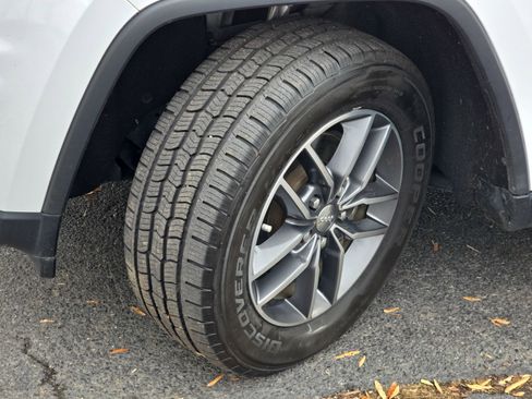 Used 2018 Jeep Grand Cherokee Limited image 31