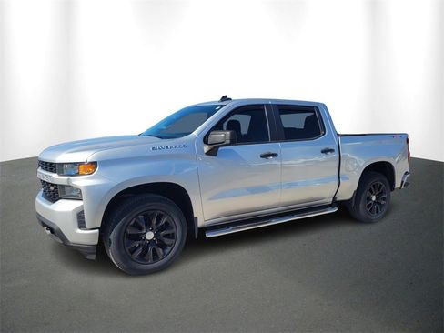Used 2020 Chevrolet Silverado 1500 Custom w/ Custom Value Package image 2