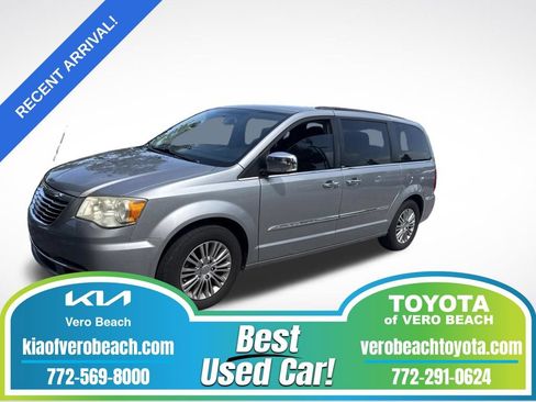 Used 2013 Chrysler Town & Country Touring-L w/ Driver Convenience Group FWD image 1