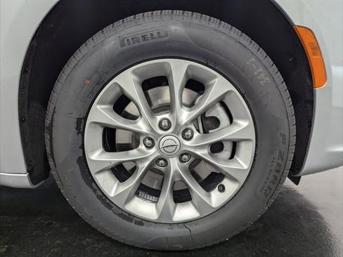 New 2026 Chrysler Pacifica Limited w/ Trailer Tow Group image 36