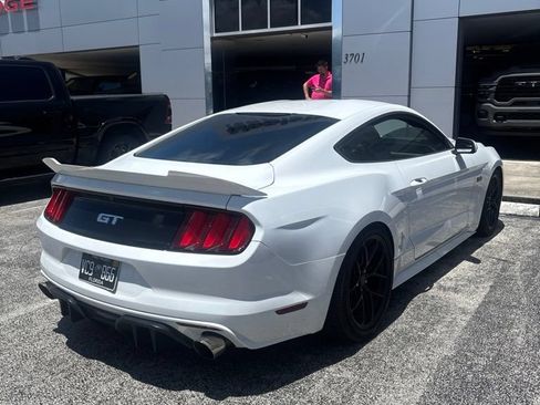 Used 2017 Ford Mustang GT RWD image 7