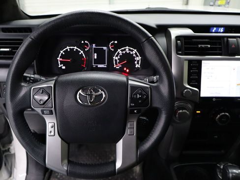 Used 2021 Toyota 4Runner SR5 Premium image 18
