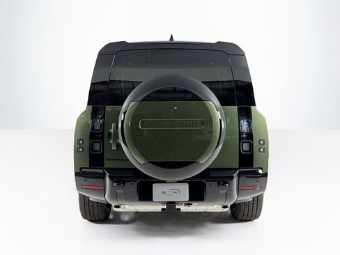 New 2026 Land Rover Defender 130 X-Dynamic SE image 4