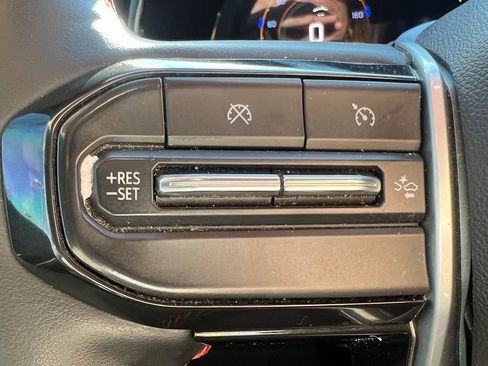 Used 2024 Chevrolet Colorado Z71 w/ Z71 Convenience Package 2 image 8