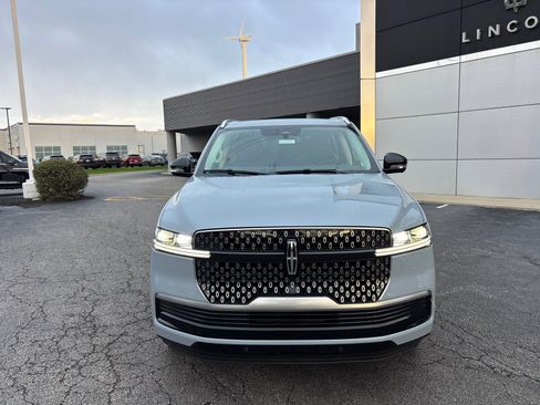 New 2026 Lincoln Navigator Reserve AWD/4WD image 2