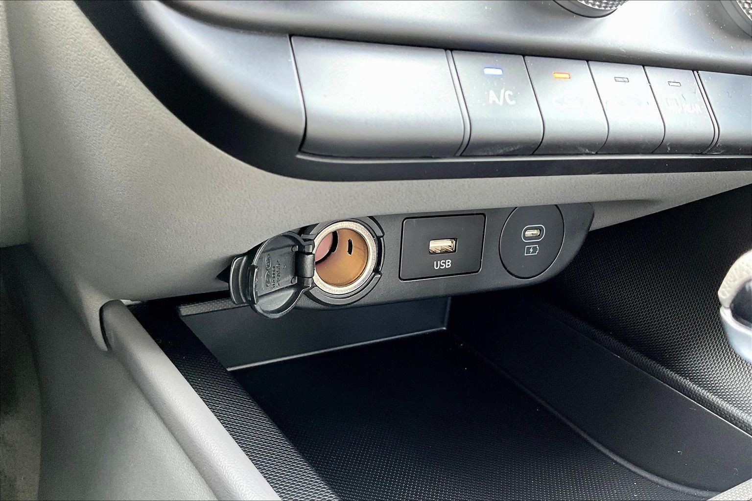 Used 2026 Hyundai Elantra SE FWD image 13