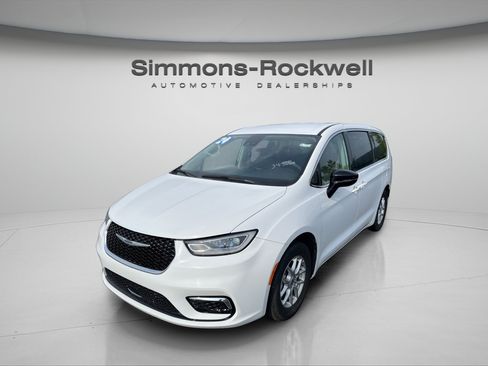 Used 2024 Chrysler Pacifica Touring-L FWD image 1