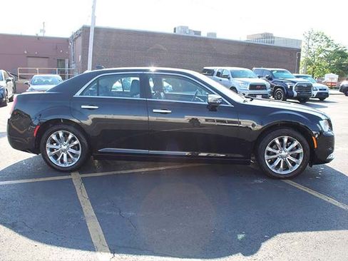 Used 2018 Chrysler 300 Limited AWD/4WD image 5