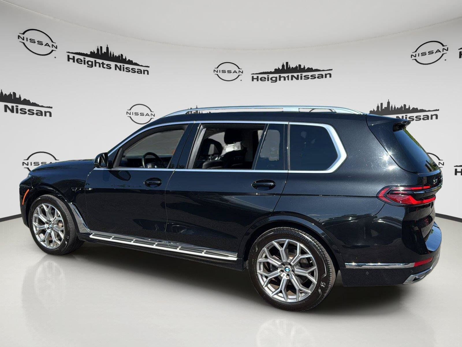 Used 2025 BMW X7 xDrive40i AWD/4WD image 3