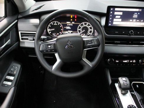 New 2025 Mitsubishi Outlander ES image 21