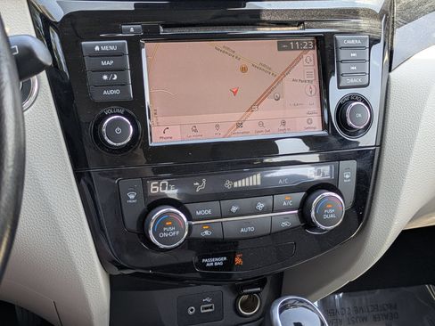 Used 2021 Nissan Rogue Sport SL FWD image 19