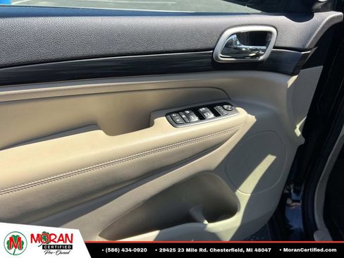 Used 2019 Jeep Grand Cherokee Laredo AWD/4WD image 15