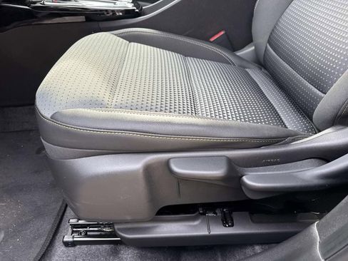 Used 2025 Chevrolet Trax LT w/ LT Convenience Package image 18