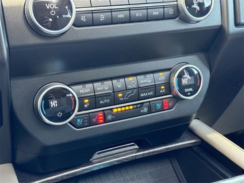 Used 2021 Ford Expedition Limited image 16