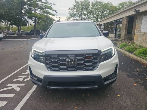 Used 2024 Honda Passport TrailSport image 3