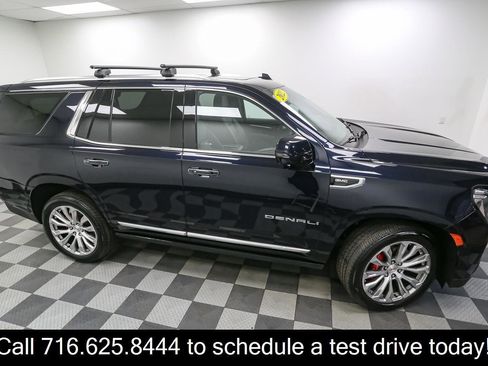 Used 2022 GMC Yukon Denali w/ Denali Premium Package AWD/4WD image 5