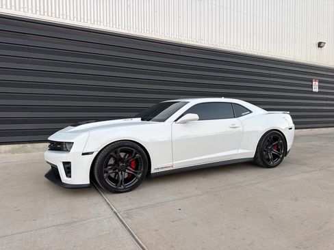 Used 2014 Chevrolet Camaro ZL1 RWD image 16