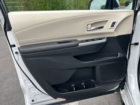 Certified 2025 Toyota Sienna Platinum AWD/4WD image 18