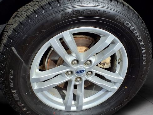 Used 2023 Ford Explorer XLT w/ Equipment Group 202A AWD/4WD image 8
