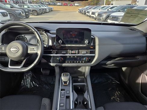 Certified 2024 Nissan Pathfinder SV image 23