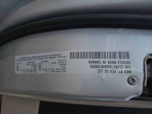 Used 2024 Chrysler Pacifica Touring-L FWD image 30