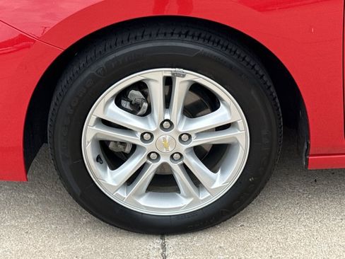 Used 2018 Chevrolet Cruze LT w/ Convenience Package FWD image 9