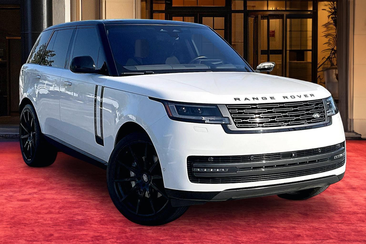 Used 2023 Land Rover Range Rover SE AWD/4WD image 2
