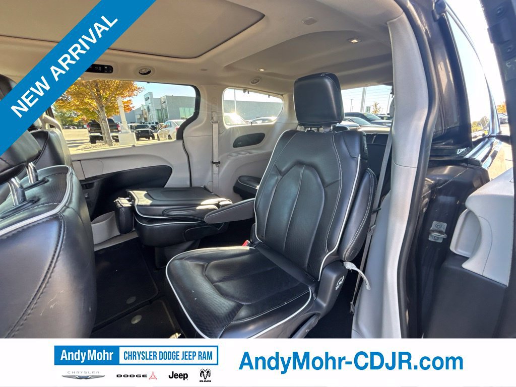 Used 2023 Chrysler Pacifica Limited FWD image 13